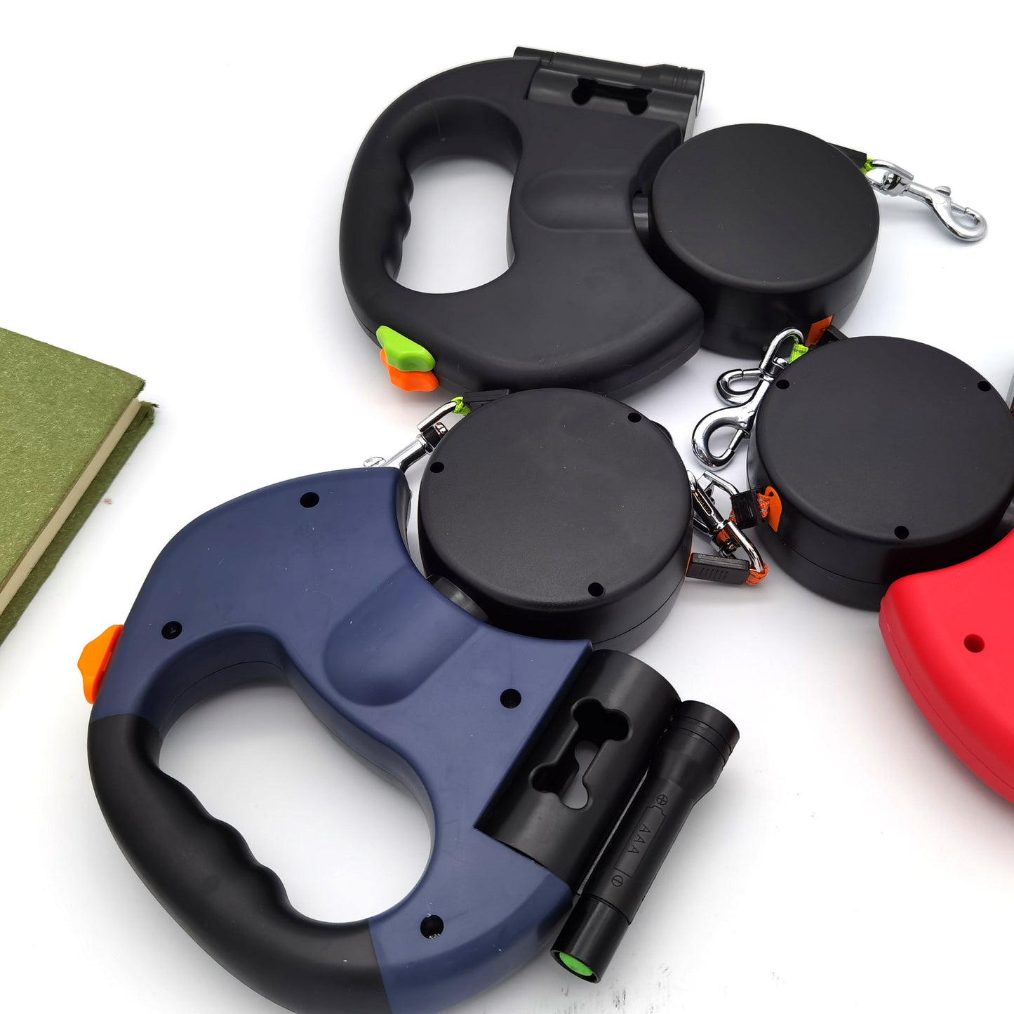 Retractable leash for pets